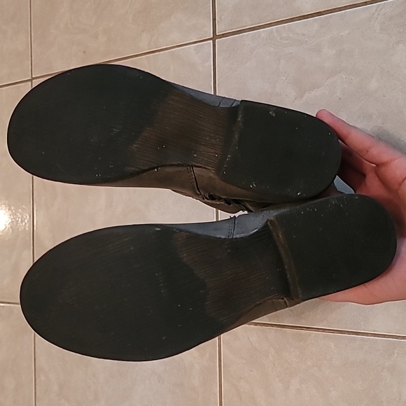 JustFab Gray Booties Size 8 - Picture 2 of 7